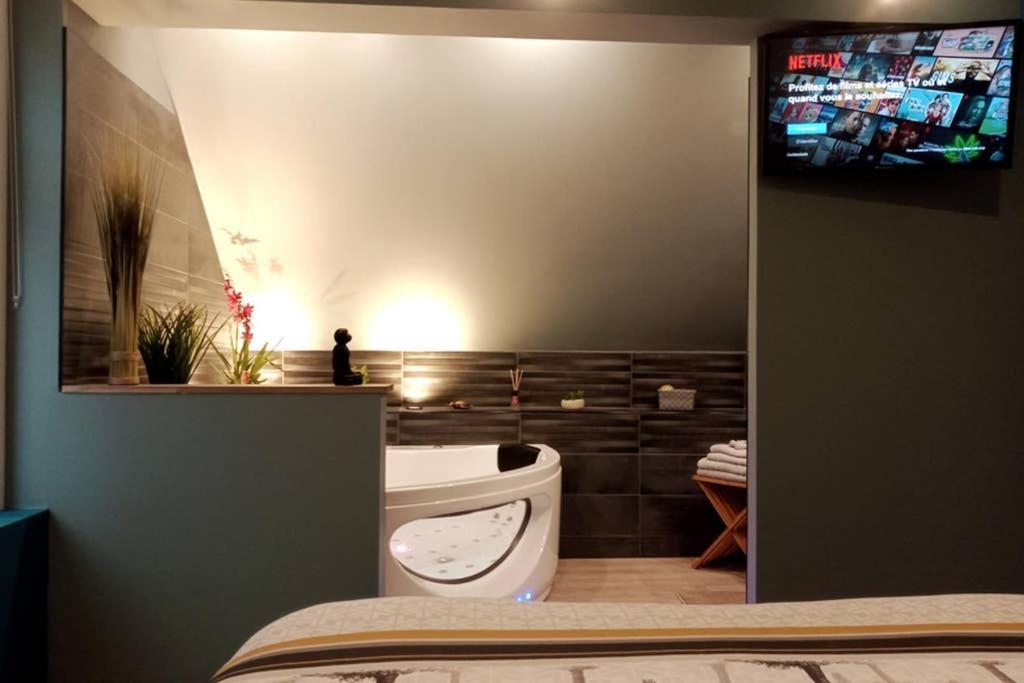 L'Evasion... Balneo. Apartment Sainte-Savine Bagian luar foto